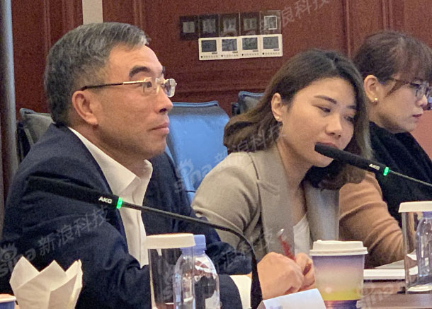 华为董事长梁华-左一